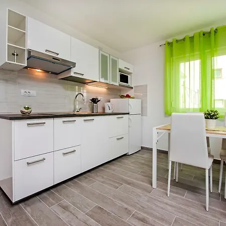 And Tereza רוביני