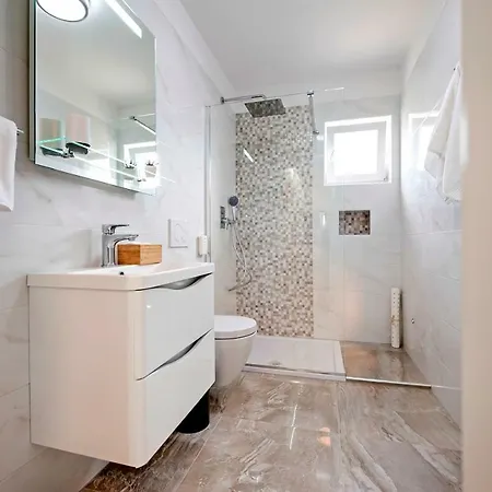 And Tereza * רוביני