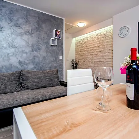 And Tereza רוביני