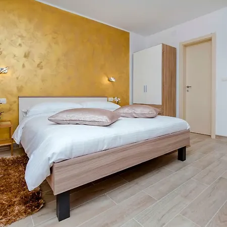 And Tereza רוביני