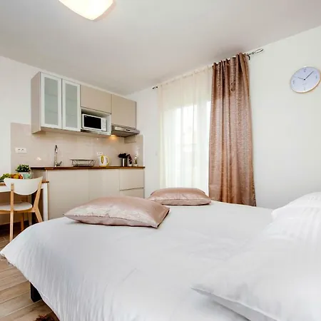 And Tereza * רוביני