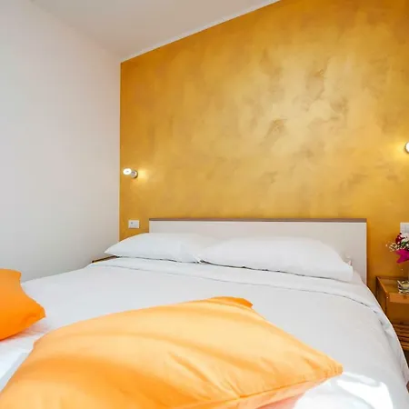 And Tereza רוביני